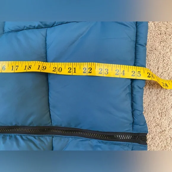 Peloton puffer vest size medium - Picture 6 of 6